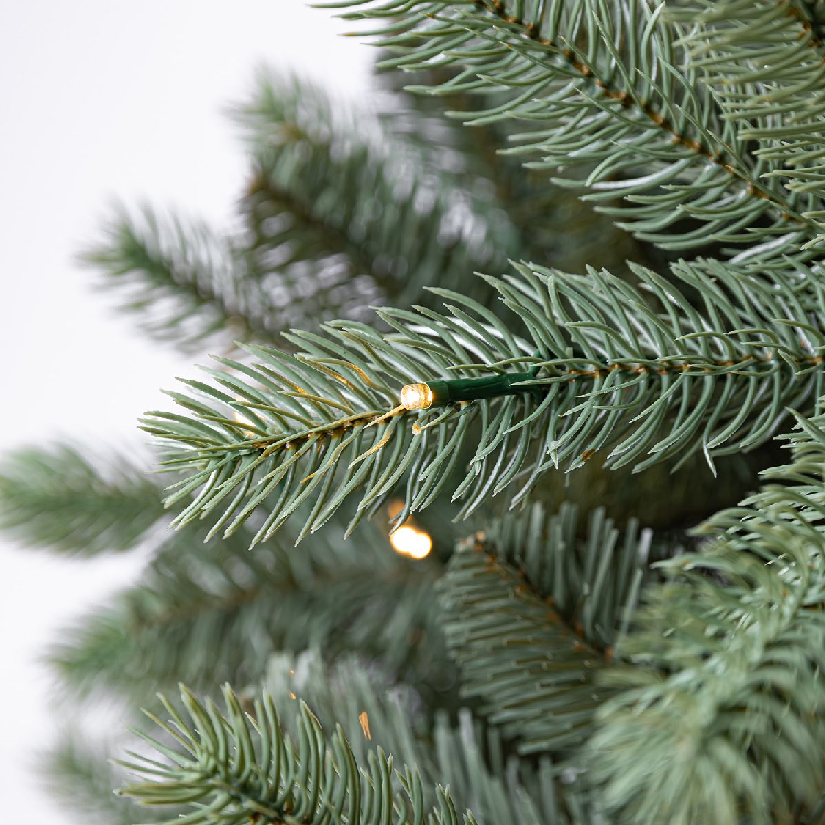 Evergreen Künstlicher Weihnachtsbaum Vermont Fichte | Inkl. LEDs 240